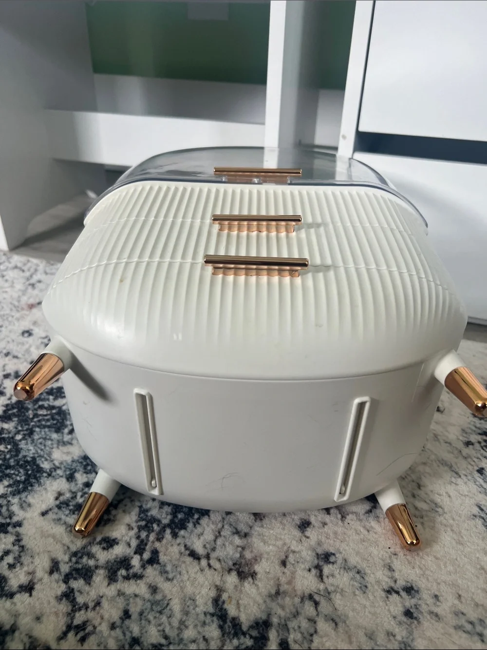 Plastic White Ribbed Cosmetic Desk Top Makeup Organizer with Rose Gold Accents